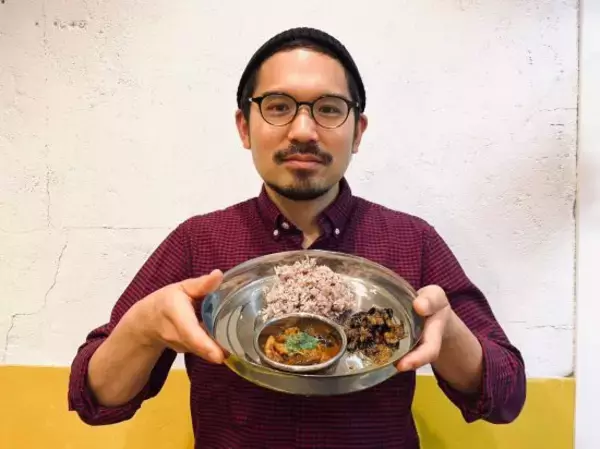 “4000日以上”毎日カレーを食べ続ける人物を直撃。「体調や体重」以外で現れた“変化”――仰天ニュース特報