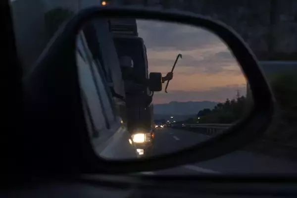 “あおり運転”してきたトラックの暴挙「叫びながら、窓からバールを出してきて…」パトカーに助けを求めた結果／高速道路の速度違反、1年でどれくらい取り締まられているのか調べてみた