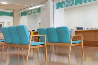 薬局の待合室で“延々と話しかけてくる”迷惑な高齢男性にア然。「あんた癌じゃねえのか？」プライバシーゼロ発言を繰り返し地獄絵図に