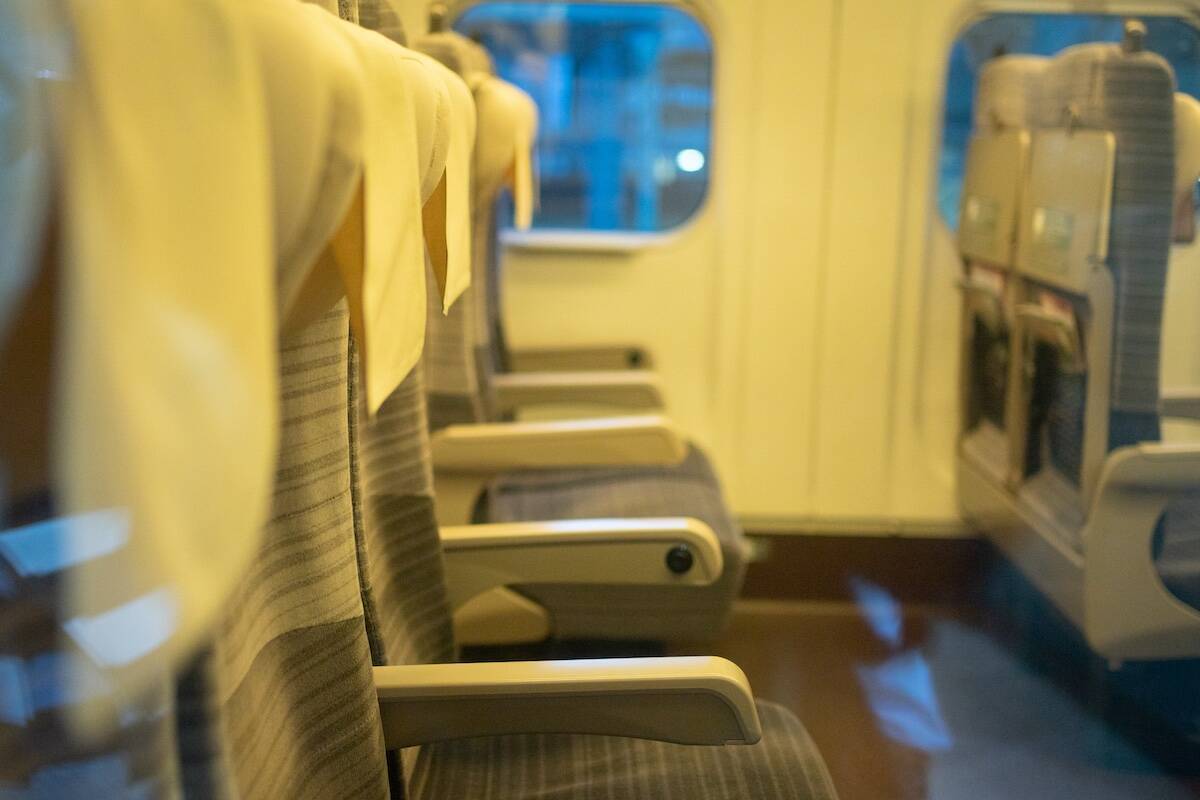 新幹線で隣に座った「ノーマスクで咳き込む」中年男性を注意した結果…予想を超えた展開に。「本当に腹が立ちました」