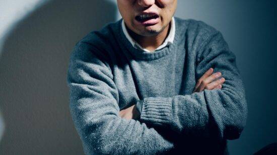 新幹線で隣に座った「ノーマスクで咳き込む」中年男性を注意した結果…予想を超えた展開に。「本当に腹が立ちました」