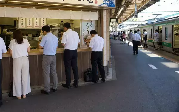 一口も食べないまま電車へ…“駅そば店員”が遭遇した迷惑客。実は「冷やし＝早い」は誤解？／日本に駅はいくつある？ 正確に答えられない意外な理由