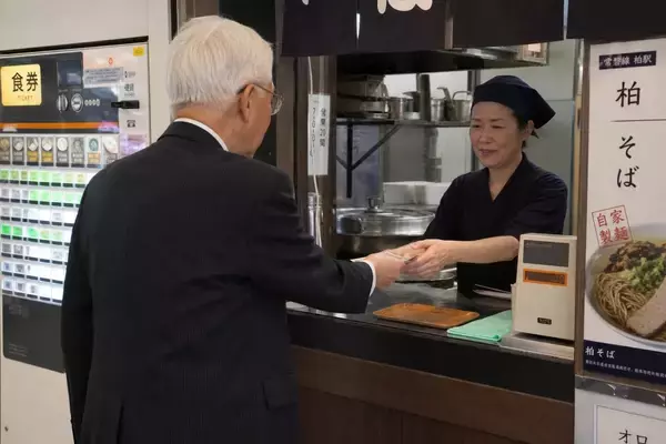 「一口も食べないまま電車へ…“駅そば店員”が遭遇した迷惑客。実は「冷やし＝早い」は誤解？／日本に駅はいくつある？ 正確に答えられない意外な理由」の画像
