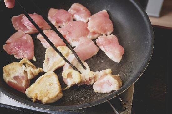 「むね肉＝パサパサ」は卒業！料理研究家・リュウジが教える“究極の鶏むねレシピ”