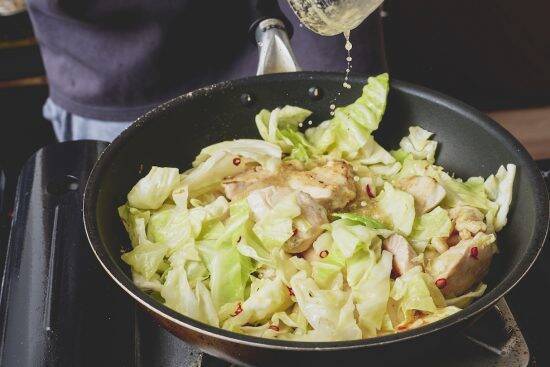 「むね肉＝パサパサ」は卒業！料理研究家・リュウジが教える“究極の鶏むねレシピ”