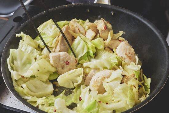 「むね肉＝パサパサ」は卒業！料理研究家・リュウジが教える“究極の鶏むねレシピ”