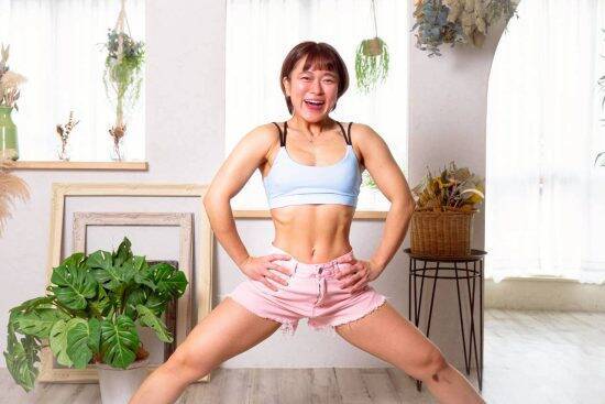 国立大卒の才媛がなぜ女王様に？壮絶な環境を「笑顔で生き抜く」32歳筋肉女子の半生