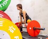 「国立大卒の才媛がなぜ女王様に？壮絶な環境を「笑顔で生き抜く」32歳筋肉女子の半生」の画像6