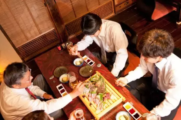 「「花見は廃止しました」「歓迎会は行きません」令和の新入社員の行動に思わずア然…『飲み会を労働時間に含む』驚きの調査結果も」の画像