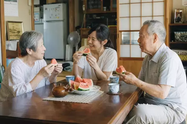 「「もう2度とお盆には帰省しません」ケチすぎる兄嫁が放った“最低な一言”にア然…37歳女性の告白／お盆の帰省費用、平均額を調べてみたら想像以上だった」の画像