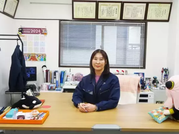 「「イエスかハイか喜んで」男社会の“ガテン系”会社に入社した金髪娘…母と変えた“空気”「噂話やいじめは絶対に許さない」」の画像