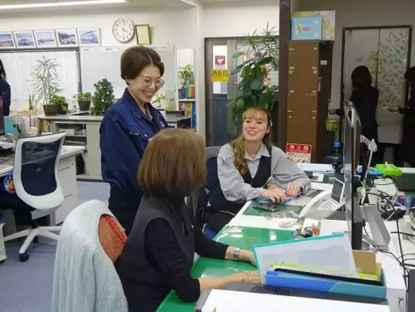 「「イエスかハイか喜んで」男社会の“ガテン系”会社に入社した金髪娘…母と変えた“空気”「噂話やいじめは絶対に許さない」」の画像