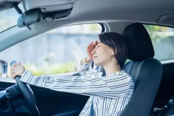 「高速道路で渋滞中に「お腹が痛い」、車内は地獄絵図に。我慢できなかった女性の顛末＜GW限定スペシャル＞」の画像