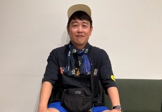 「吉本新喜劇」で初の関東弁を話す座員に。40代中盤で大阪移住を決意し、「東京に帰れ」という声を乗り越えるまで