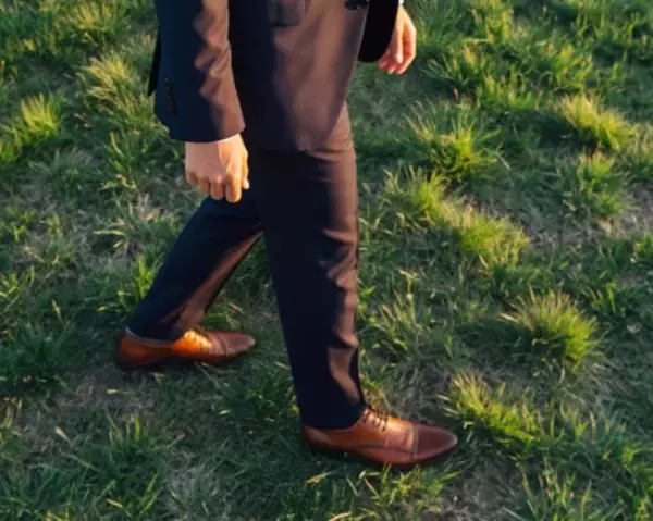 「庭を横切って通勤する」非常識なスーツ男を撃退した“驚きの方法”。「一目散に逃げていきましたよ」