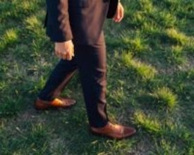 「庭を横切って通勤する」非常識なスーツ男を撃退した“驚きの方法”。「一目散に逃げていきましたよ」