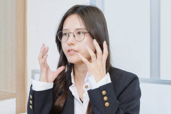 42歳のセクシー女優、中学生の娘に名前を検索され…「もともと、ちょっと変わった母親だとは思われていたみたい（笑）」――3連休ベスト