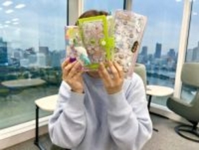 シルパトは“非効率な快楽”。並んで空振りしても、35歳女性がボンボンドロップシールにハマる理由