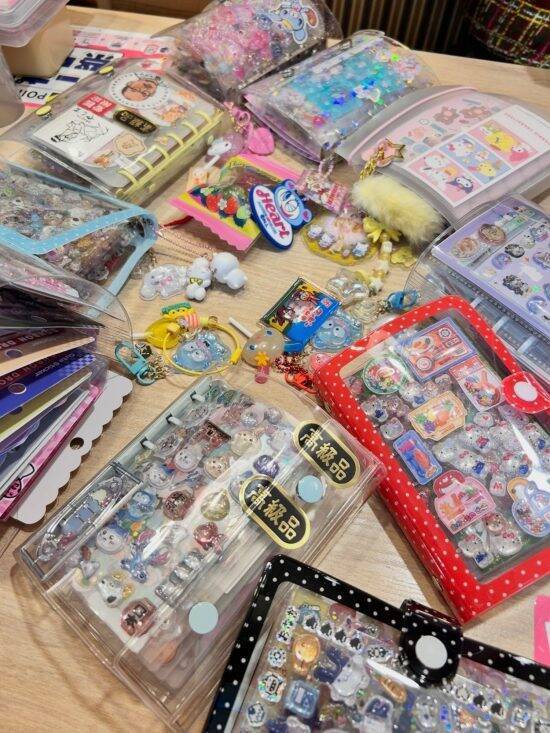 シルパトは“非効率な快楽”。並んで空振りしても、35歳女性がボンボンドロップシールにハマる理由