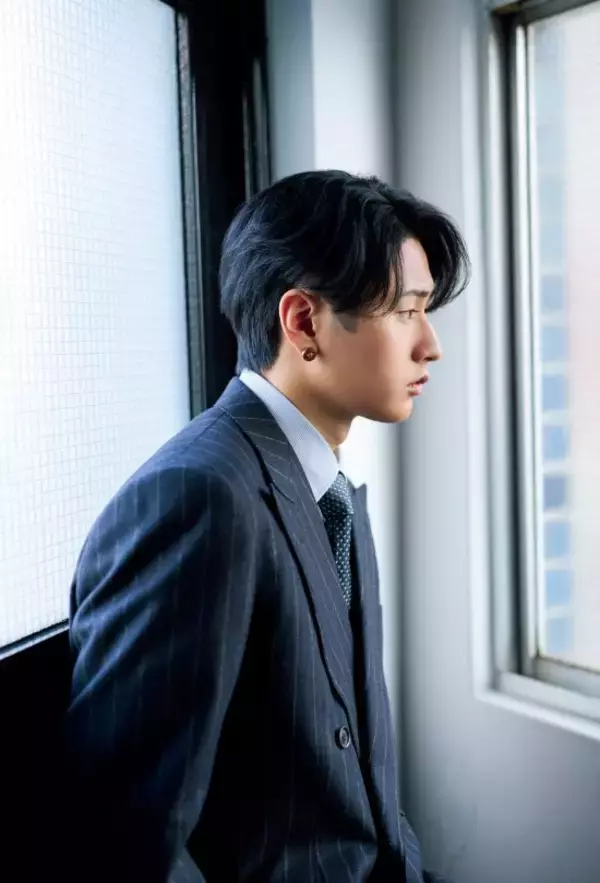 「「まだデビューできていないから、1ミリも満足していない」バラエティに引っ張りだこの猪狩蒼弥が語った本音。驚異的な“後輩力”の正体とは」の画像