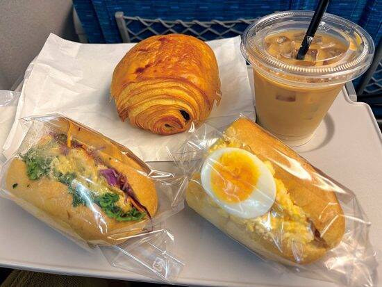 東海道新幹線に乗る前に買い込む定番の『パン弁当』＜人生最後に食べたい弁当は？＞／久住昌之