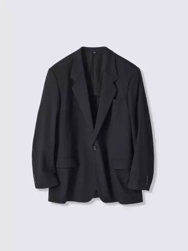 「「もうユニクロの弟分じゃない」なぜ今季のGUは劇的にオシャレに？ 色使い、シルエット…新体制で起きた“4つの変化”とは」の画像