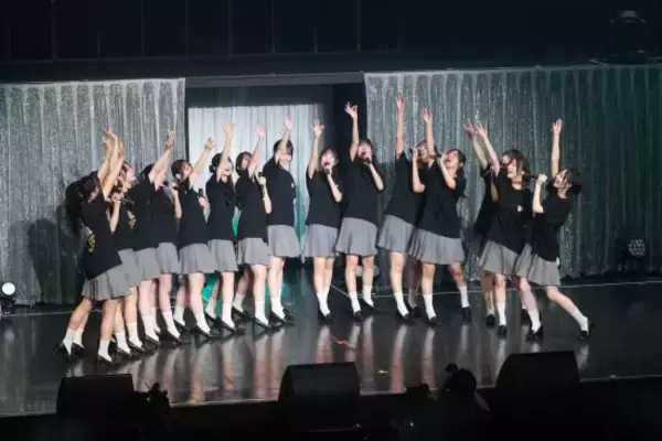 「Rain Tree、涙の“全員曲”初披露――。16人が心をひとつにした夏の夜」の画像