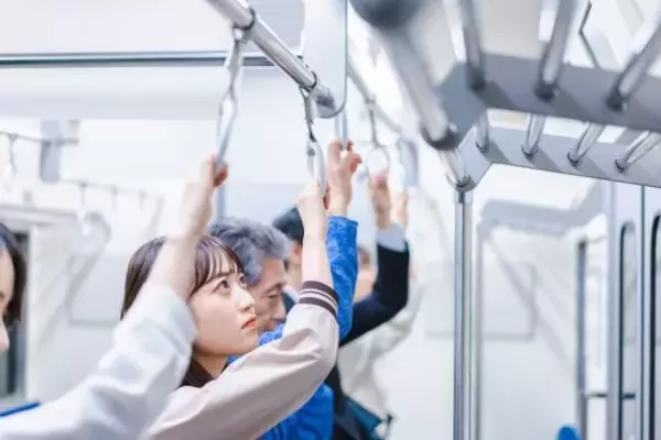 「満員電車で顔に「フッ…フッ…」逃げ場のない吐息に襲われ続けた不快な通勤時間」の画像