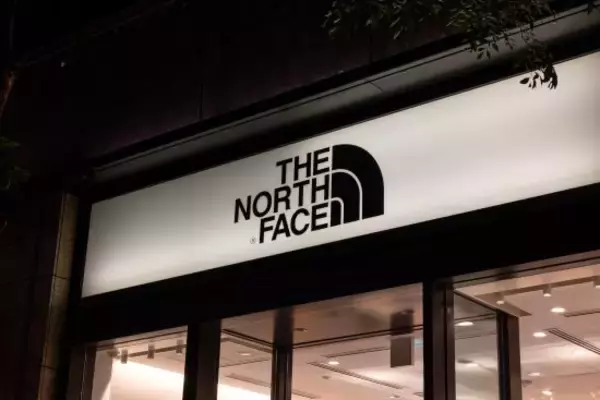 「「ダサい中年男性」しか着ていない“古臭いファッションアイテム”ワースト5」の画像