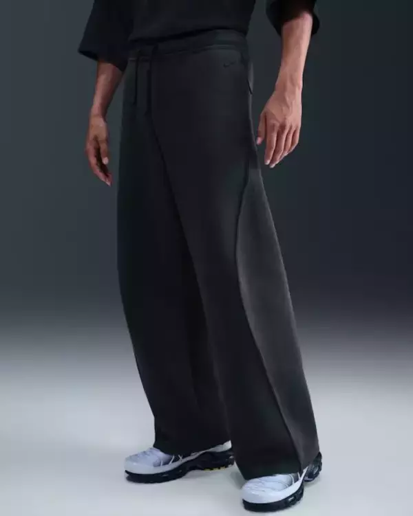 「「ダサい中年男性」しか着ていない“古臭いファッションアイテム”ワースト5」の画像