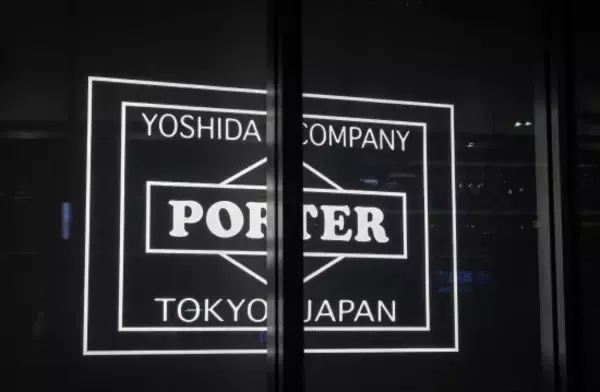 「「ダサい中年男性」しか着ていない“古臭いファッションアイテム”ワースト5」の画像