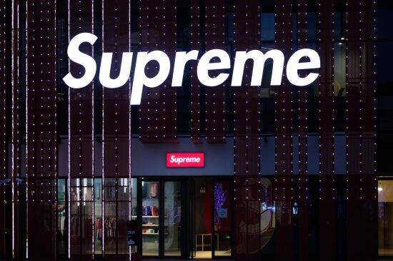 「ダサい中年男性」しか着ていない“古臭いファッションアイテム”ワースト5