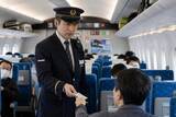 「新幹線の指定席を「渡り歩く」50代男性。疑念を抱いた乗客が車掌にチクった結果…／車掌はどうやって座席をチェックしている？“車内改札”が消えた新幹線の仕組みを調べてみた」の画像1