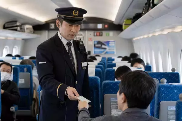 新幹線の指定席を「渡り歩く」50代男性。疑念を抱いた乗客が車掌にチクった結果…／車掌はどうやって座席をチェックしている？“車内改札”が消えた新幹線の仕組みを調べてみた