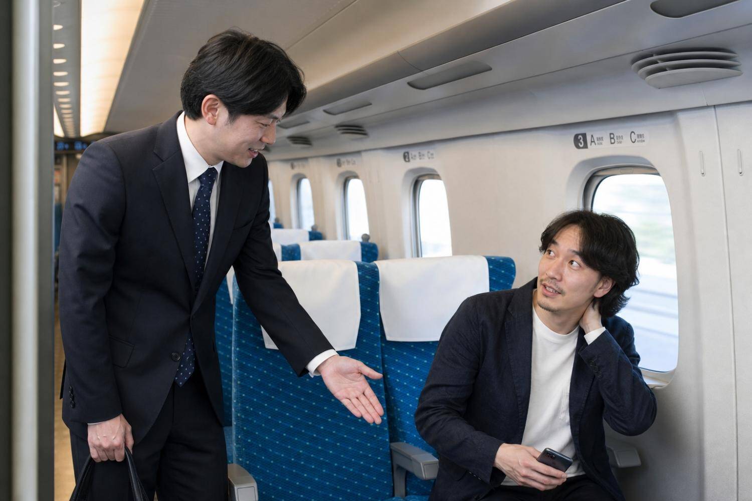 新幹線の指定席を「渡り歩く」50代男性。疑念を抱いた乗客が車掌にチクった結果…／車掌はどうやって座席をチェックしている？“車内改札”が消えた新幹線の仕組みを調べてみた