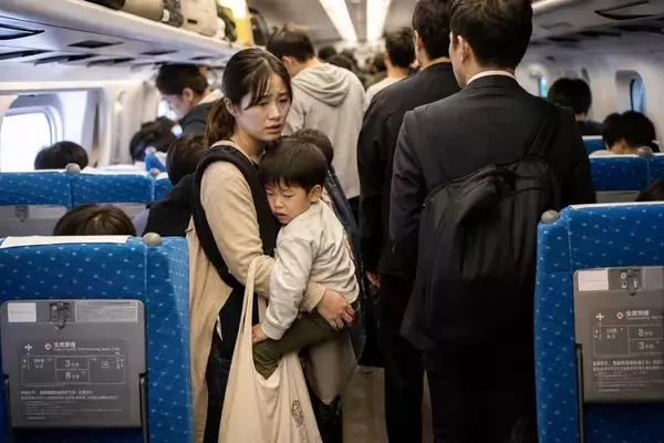 新幹線の帰省ラッシュは“地獄”。泣き出す子供、指定席なのに「譲っていただけませんか？」に困惑／実は「お子さま連れ車両」が90本走っている