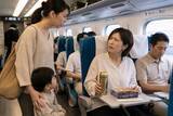 「新幹線の帰省ラッシュは“地獄”。泣き出す子供、指定席なのに「譲っていただけませんか？」に困惑／実は「お子さま連れ車両」が90本走っている」の画像3