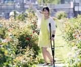 「“3本足の女優”が前向きに生き続ける理由。妊娠中の子どもを亡くした悲しみとともに――仰天ニュース特報」の画像1