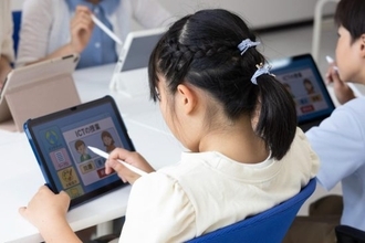 子供の「指が止まらない」を生むのは誰か？SNS規制で見落とされる企業の「設計責任」