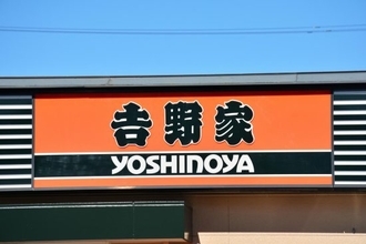 牛丼チェーン三国志、現状での勝者は？ “ファミレス化”を進める吉野家、「牛丼以外」がヒットする松屋、信頼回復の途上にあるすき家