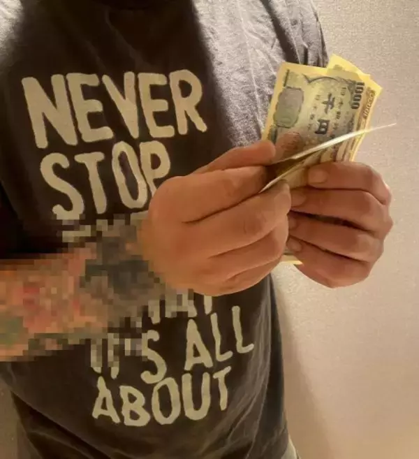 「“1円パチンコ”を打つ高齢者を狙う闇金の卑劣な手口。「年金手帳と銀行通帳を担保として預かる」と話す業者も」の画像