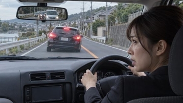 「もしかして、わざと？」急加速と急減速を繰り返す車…女性が帰り道で見た“スカッとする光景”