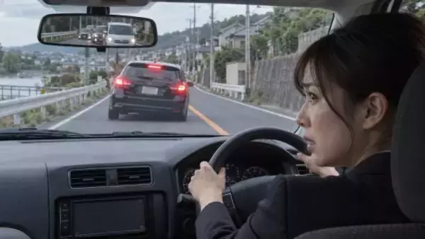 「もしかして、わざと？」急加速と急減速を繰り返す車…女性が帰り道で見た“スカッとする光景”