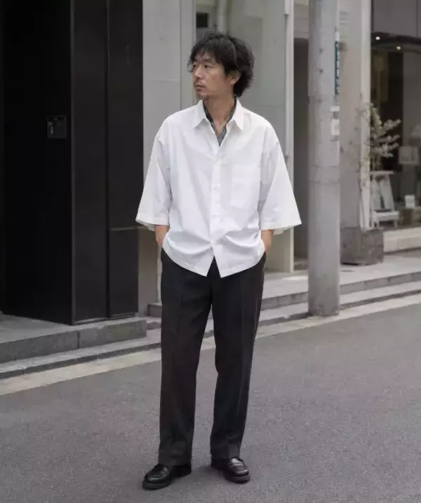 「ダサい中年男性はだいたい陥る“流行を追っているつもりが「近所のオジサン化」する”夏のNGコーデ3選」の画像