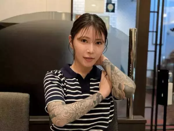 肩から手首まで刺青を…36歳女性が告白する、3度の離婚につながった壮絶な人生「愛情の示し方がわからなかった」