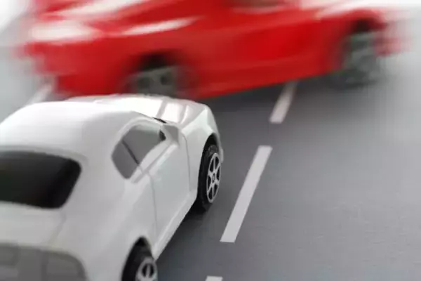 “あおり運転”をしたスポーツカーの運転手が、大型トラックの“仕返し”に意気消沈するまで。一発で免許取消しも、最新の厳罰事情