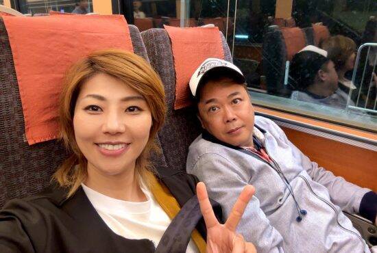 人気絶頂期に相方が逮捕、次の相方は急逝。“デスノート”と呼ばれた芸人が、それでもポジティブに生きられるワケ