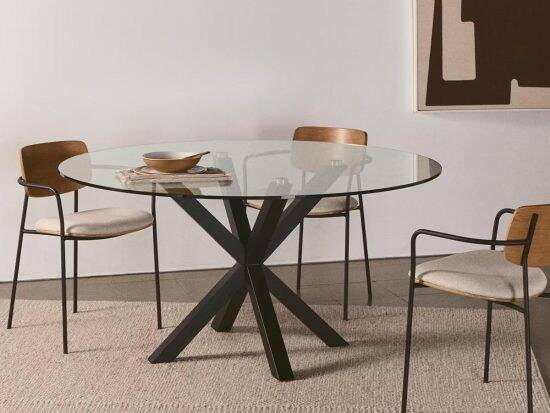 「部屋が狭く見える」のは家具の圧迫感のせい。重苦しくないデザインの選び方とは