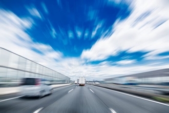 あおり運転してきたハイエースはまさかの“社用車”。ドライブレコーダーの映像を警察に提出した結果は…――大反響セレクション