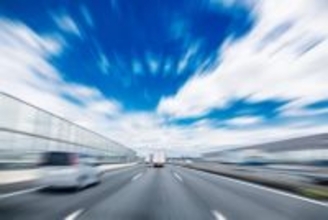 あおり運転してきたハイエースはまさかの“社用車”。ドライブレコーダーの映像を警察に提出した結果は…――大反響セレクション